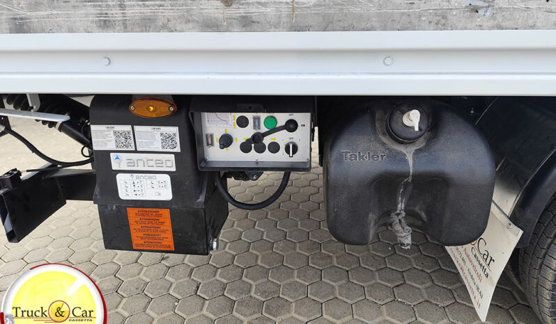 RIF.1318 IVECO DAILY 35 C 14 – 2025 – CASSONE CENTINATO CON SPONDA CARICATRICE A BATTENTE ANTEO DA 8 Q.LI – EURO 6 completo