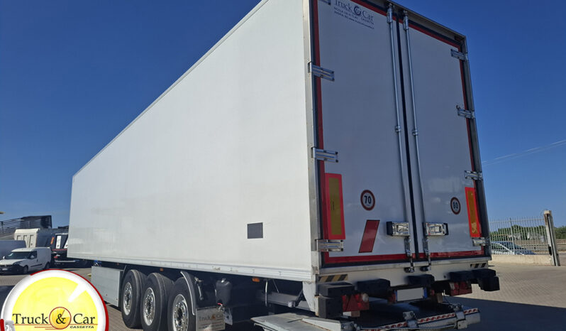 RIF.1356 SEMIRIMORCHIO CARMOSINO – 2010 – ISOTERMICO CON GRUPPO FRIGO ATP FNA 03/2031 – SPONDA CARICATRICE RETRATTILE DHOLLANDIA DA 30.QLI completo