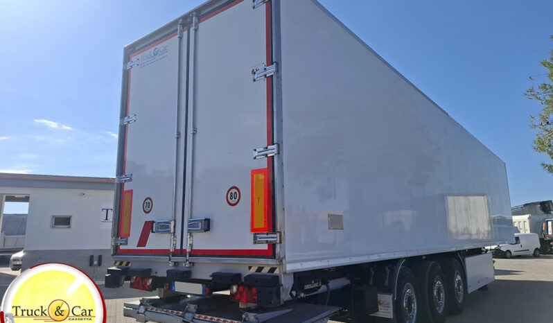 RIF.1356 SEMIRIMORCHIO CARMOSINO – 2010 – ISOTERMICO CON GRUPPO FRIGO ATP FNA 03/2031 – SPONDA CARICATRICE RETRATTILE DHOLLANDIA DA 30.QLI completo